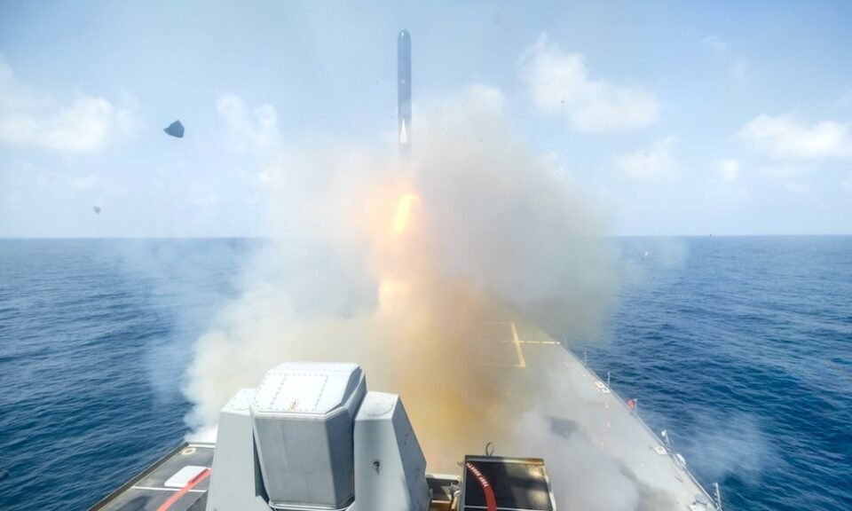 Opérations navales et surveillance dans le détroit d'Ormuz